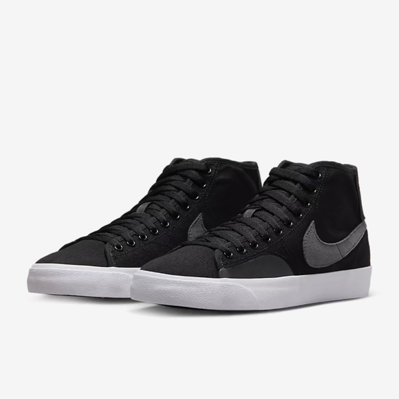 Nike Skate Shoes
Nike SB Blazer Court Mid
Premium
•Black/Anthracite
•FB1378-001 - Picture 11 of 16